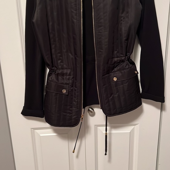 JONES NEW YORK Jacket. Has draw string waist to cinch. Gold details. Size Large. - Picture 6 of 6